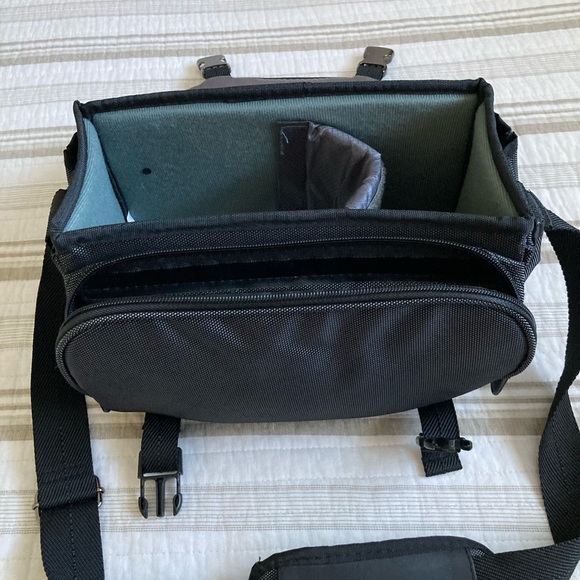 Nikon DSLR Camera Bag (PRE-OWNED) Size:12x8x7 IN. - Picture 6 of 6